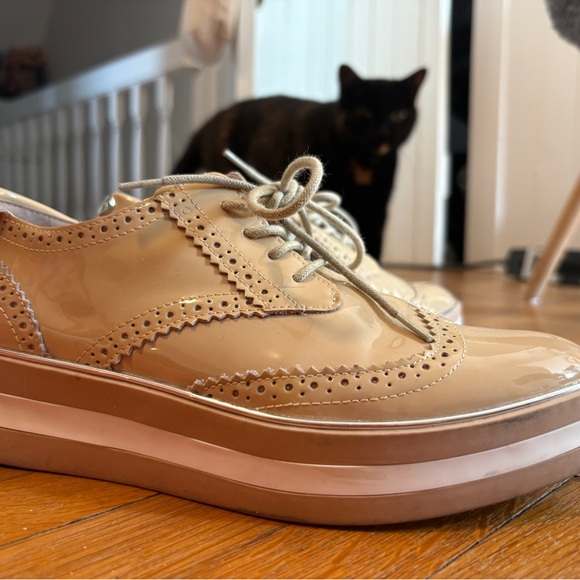 Elegant Tan Women's Brogues - Picture 10 of 10